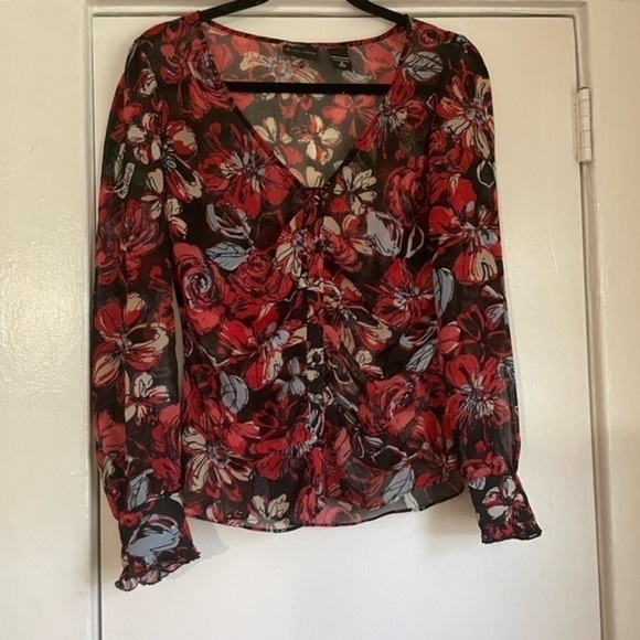 New York & Co Floral Button down top with neck scarf Size 4 - Picture 4 of 8